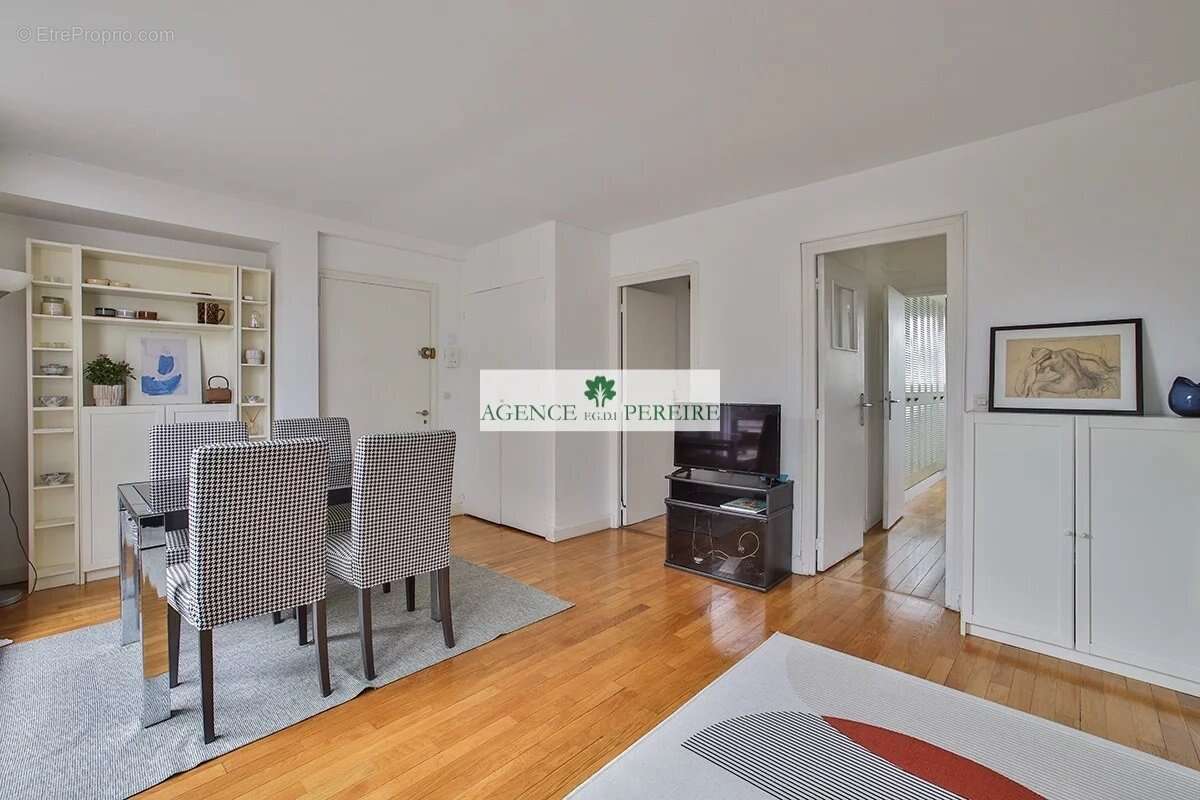 Appartement à NEUILLY-SUR-SEINE