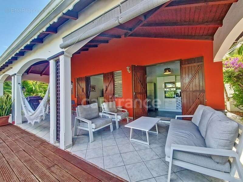 Dpt Guadeloupe (971), à vendre SAINT-FRANCOIS, villa 3 suites avec piscine et jacuzzi - photo 3
