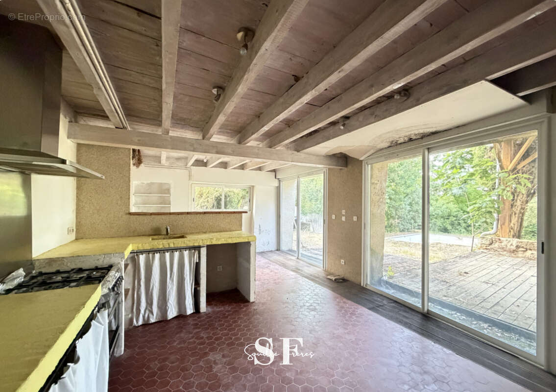 Saint hilaire de lusignan - maison  en pierres de caractere a renover - photo 6