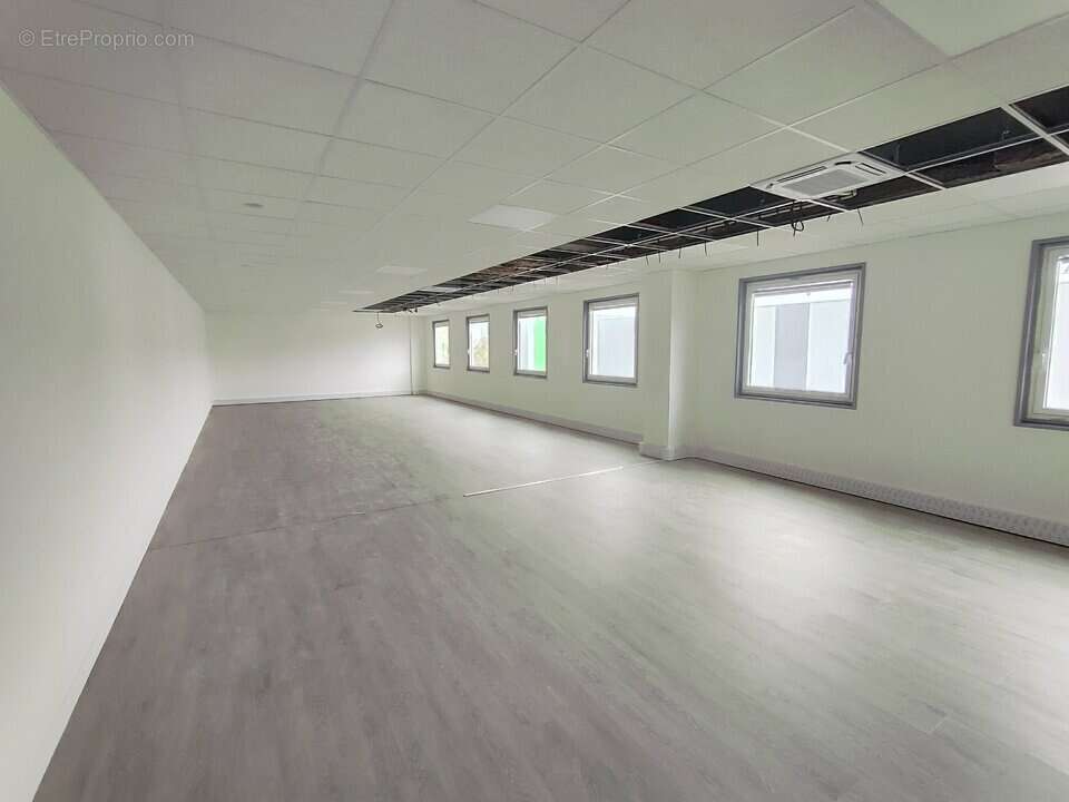 Autre à SAINT-QUENTIN-FALLAVIER