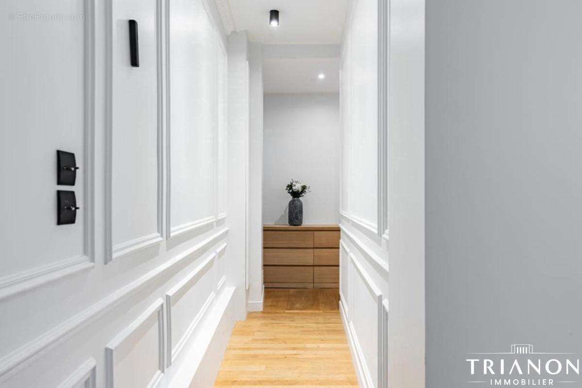 Appartement à PARIS-16E