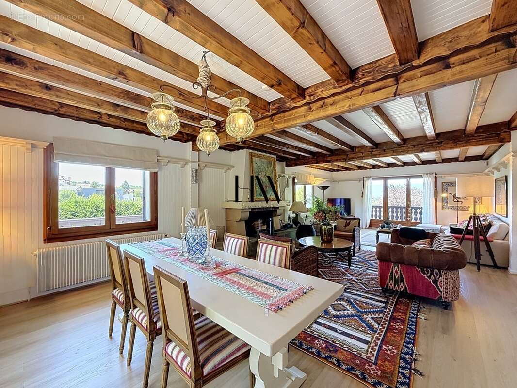 Demeure familiale de caractère à vendre - au cœur de Collonges-sous-Salève - 9 pièces  (74) - photo 15