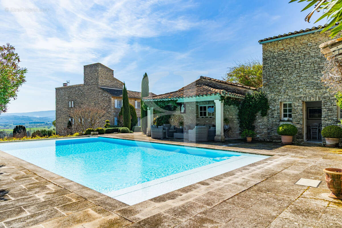 Maison à GORDES