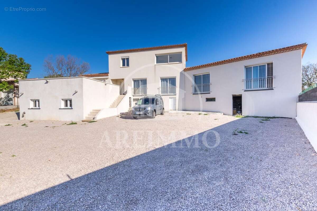 Maison 160 m² à Saint-Martin-De-Londres  - photo 3