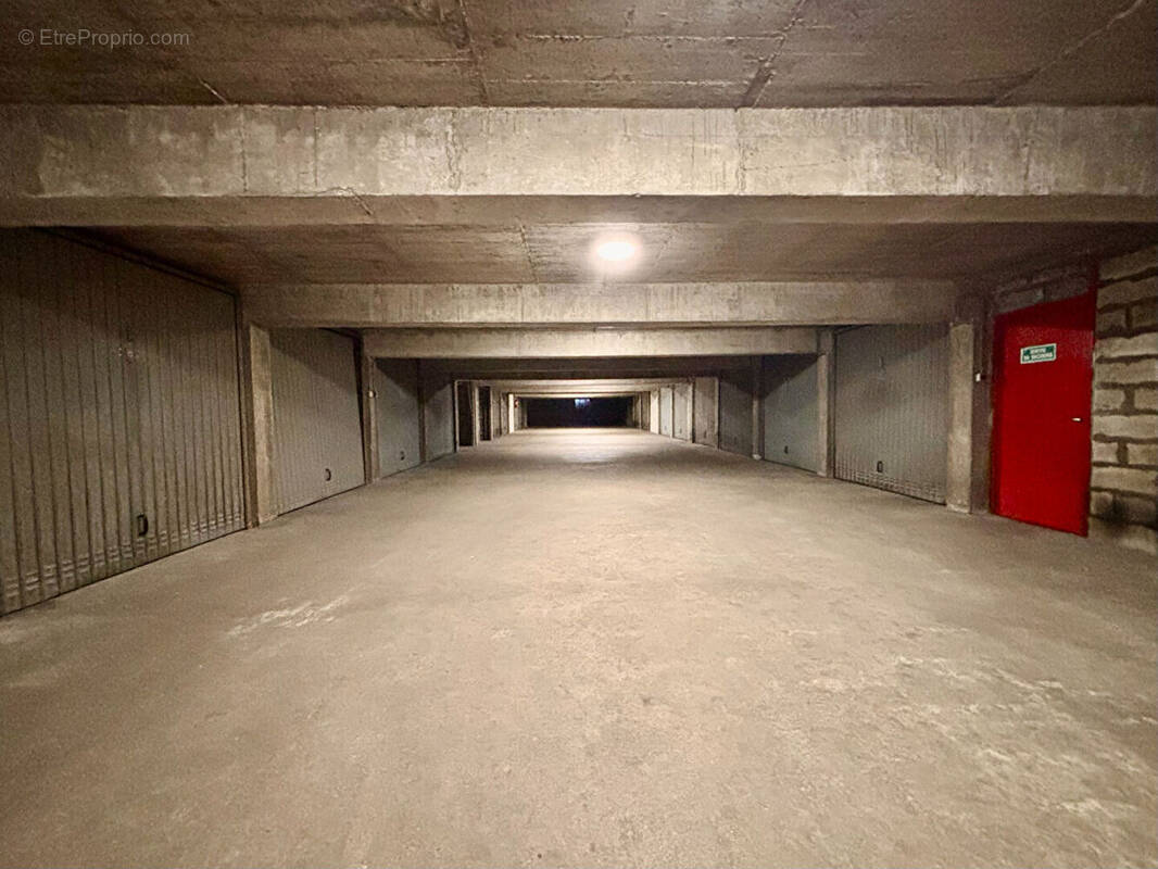 Parking à SAINT-ETIENNE
