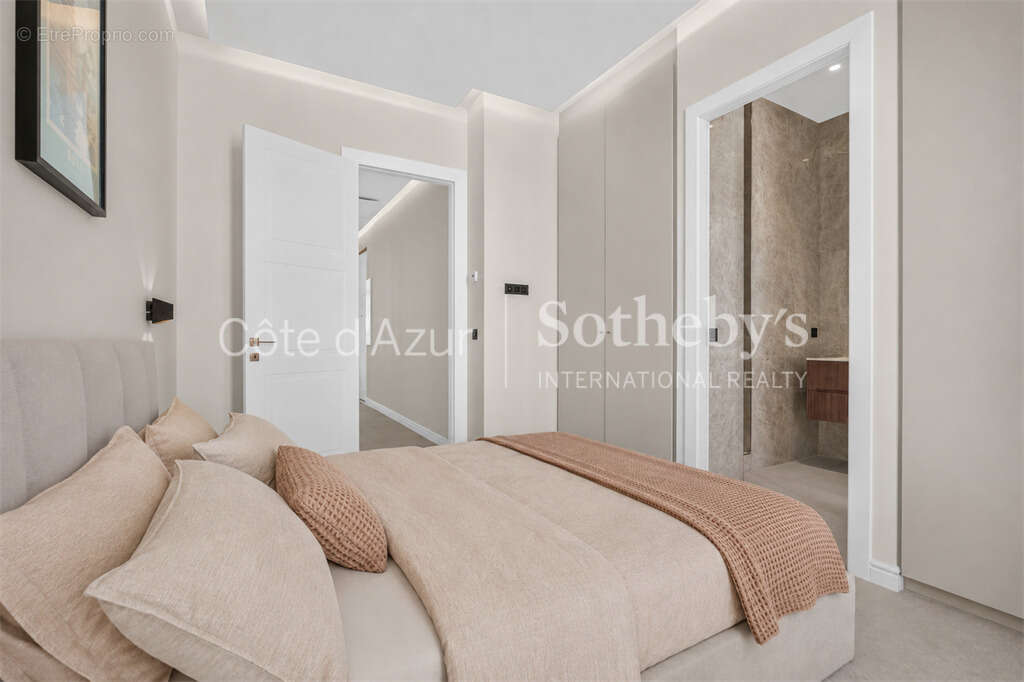 Appartement rénové de 83 m² avec deux suites face au Palais des Festivals à Cannes - photo 7