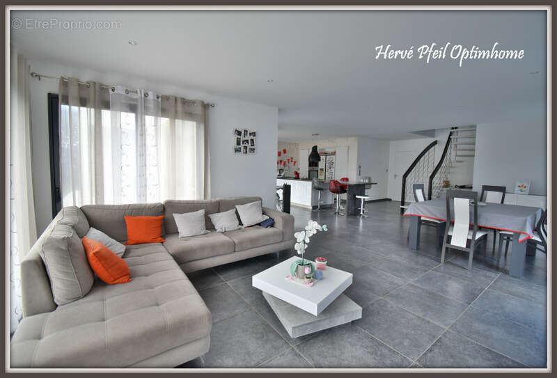 Maison à SAINT-SIMEON-DE-BRESSIEUX