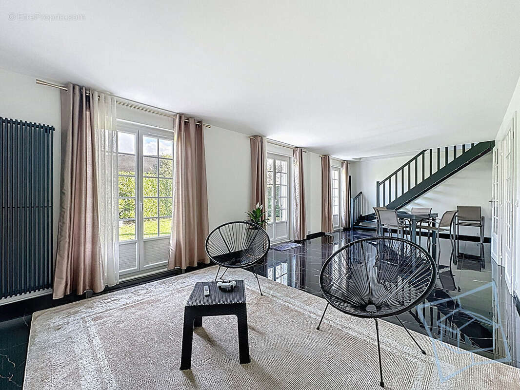 Maison à CERNAY-LA-VILLE