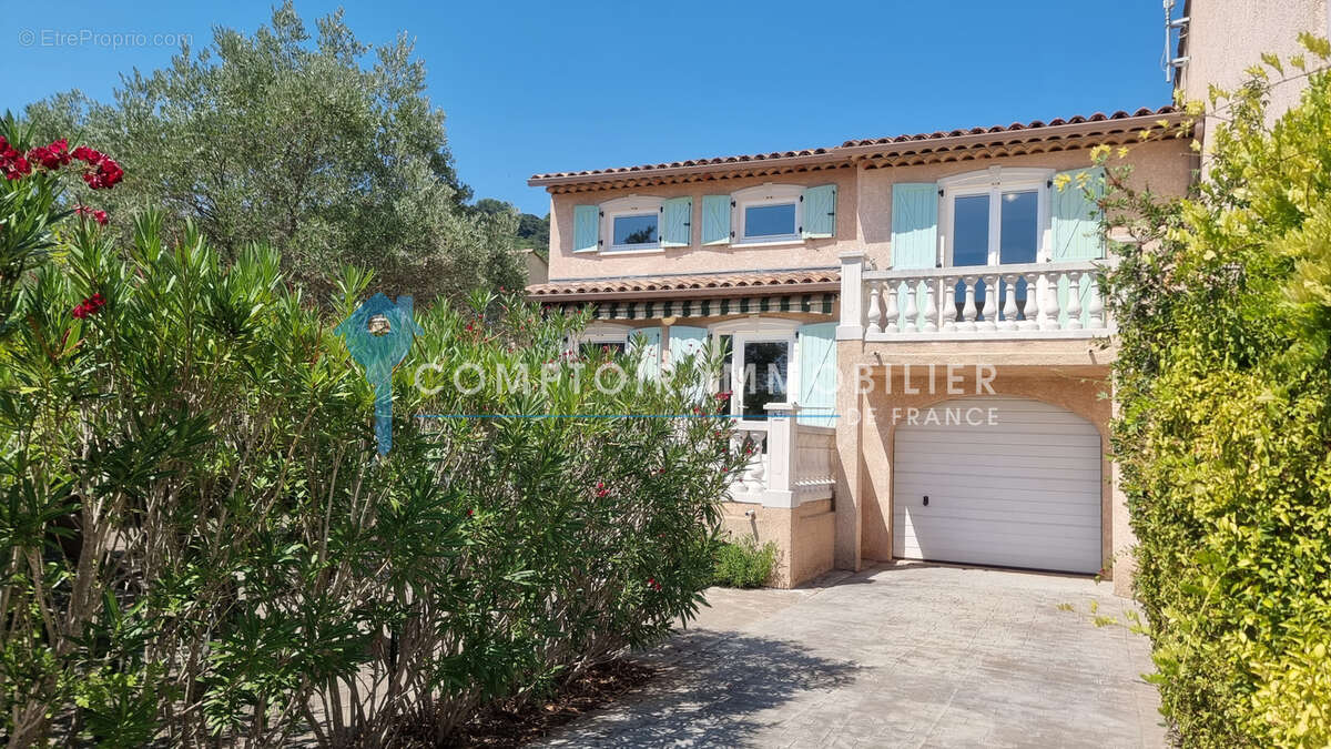 VAR (83) - À VENDRE - VIDAUBAN - Villa 3 chambres dans un domaine hôtelier sécurisé - photo 10