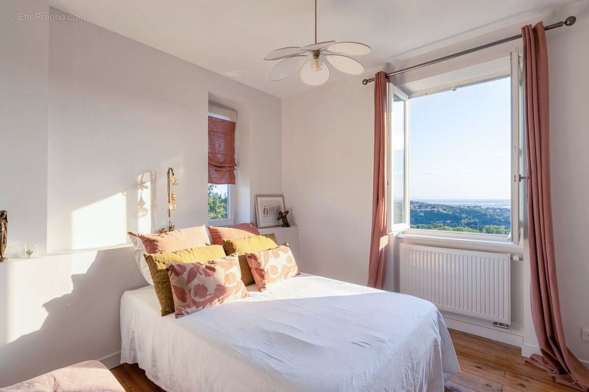 Propriété 10 pièces - 6 chambres avec vue panoramique et piscine à débordement - photo 10