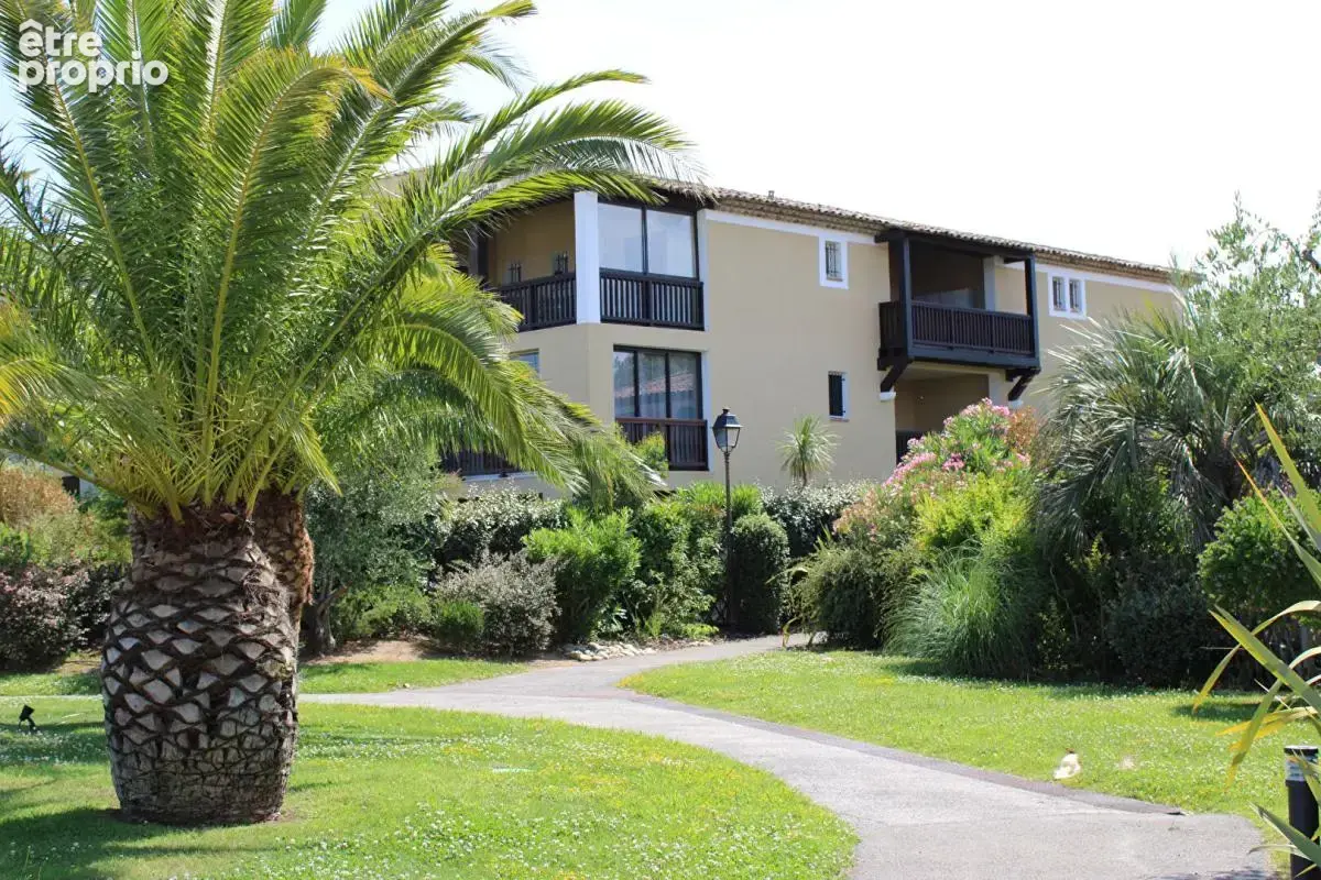 Appartement à ROQUEBRUNE-SUR-ARGENS