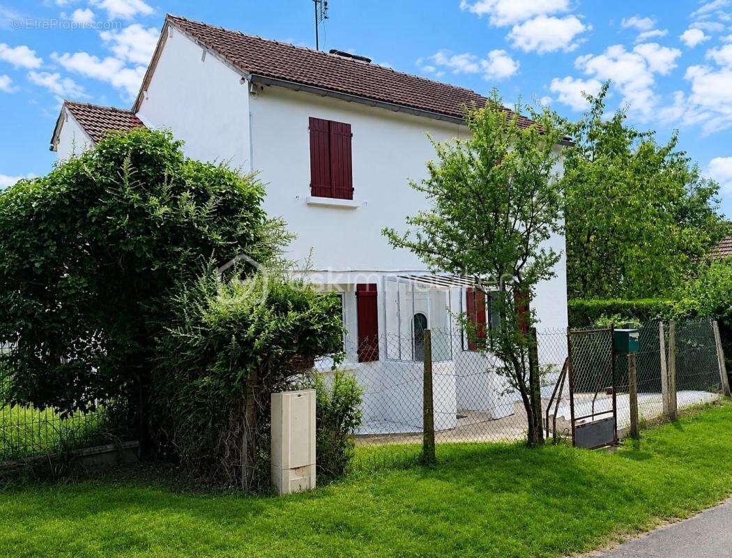 Maison à EPERNON