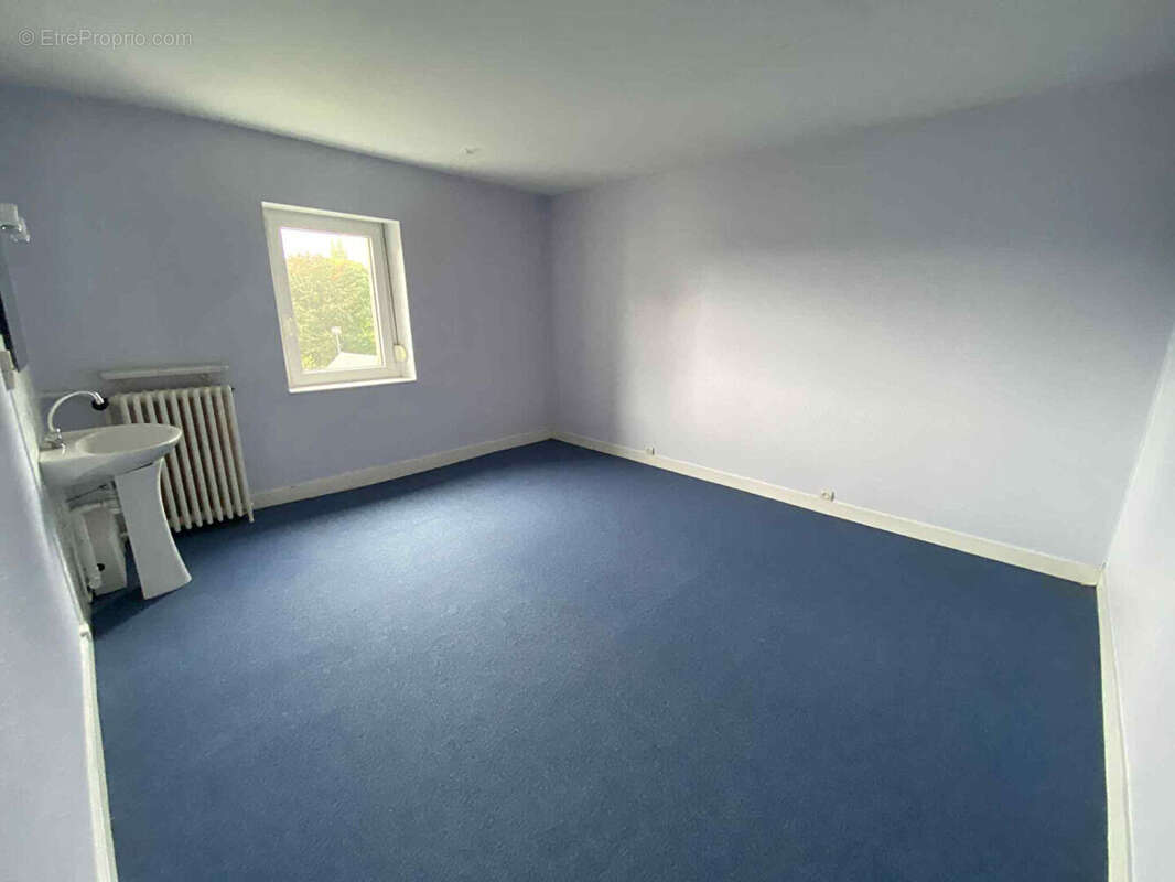 Maison à LOUVIGNE-DU-DESERT