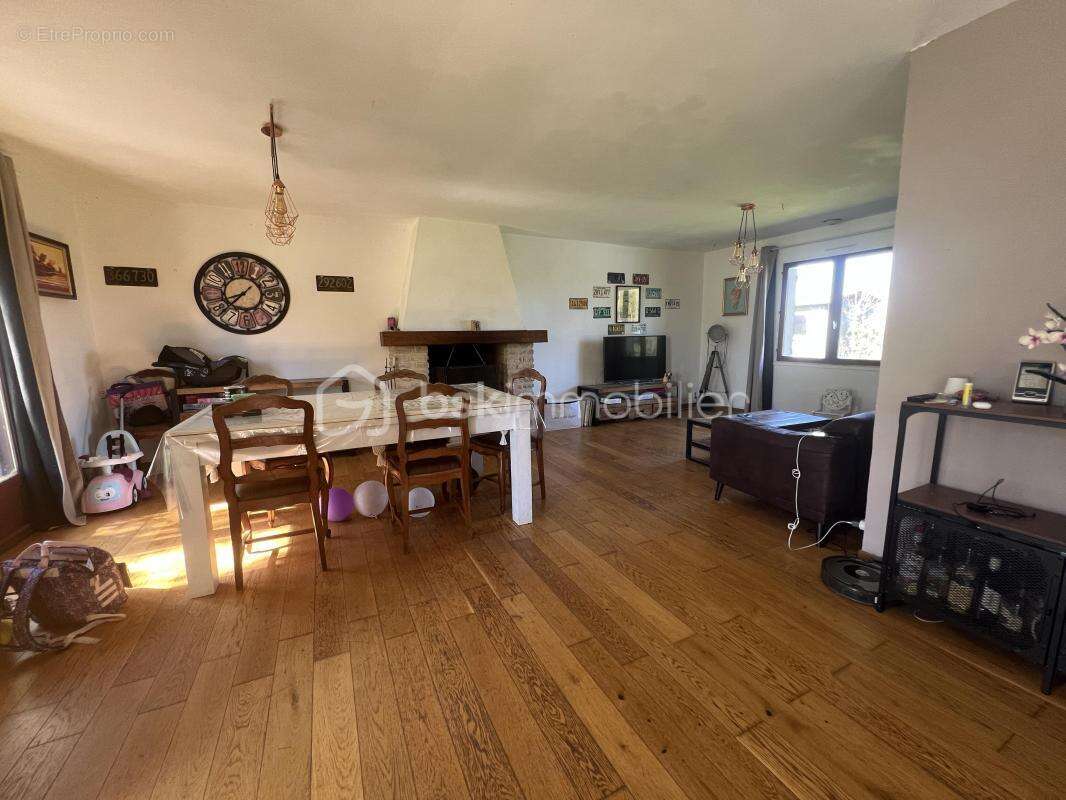 Belle maison 121 m2 de plain-pied avec tres grand jardin de 4500m2 - photo 7