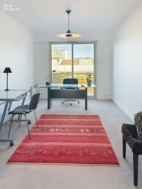 Appartement traversant de 137 m2 ascenseur, balcon terrasse, cave et box - photo 3