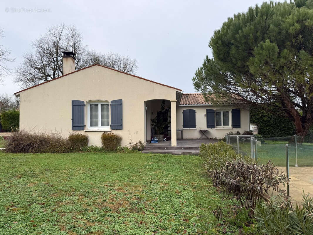 Maison à AVY