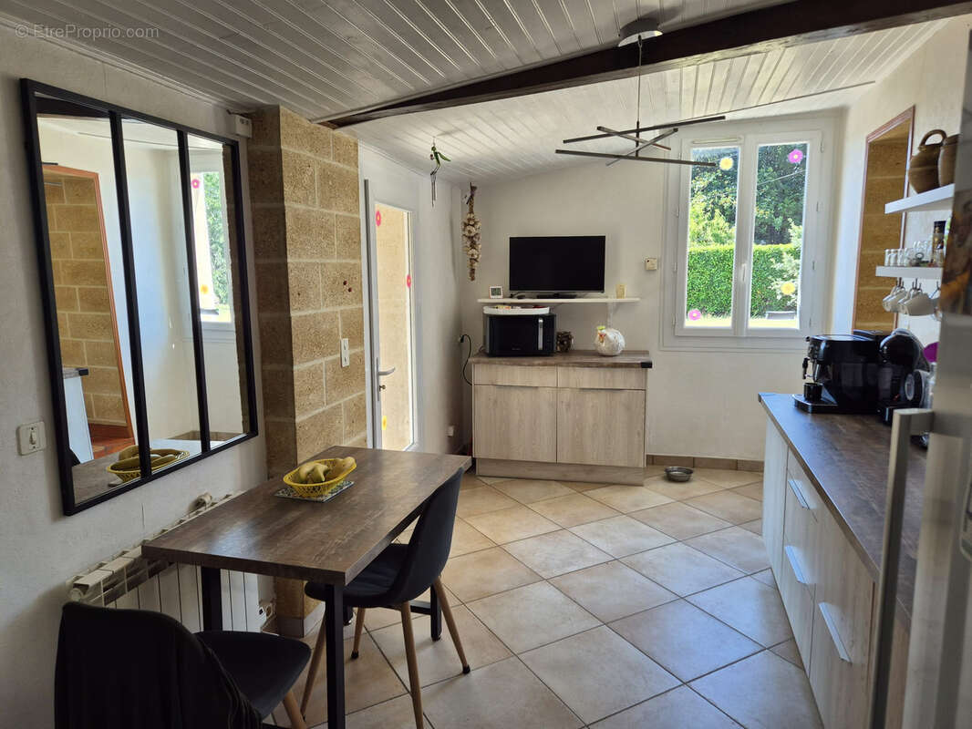 Maison de caractère de 123 m2 avec pigeonnier sur un terrain de 940 m2 - photo 6