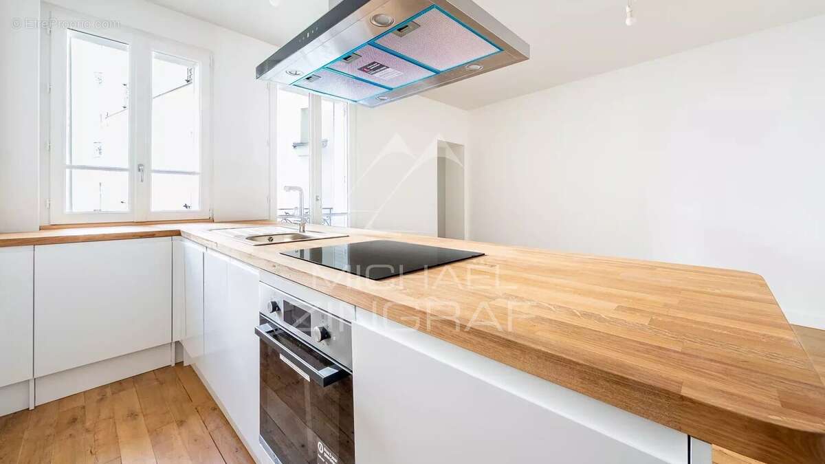 Appartement à PARIS-7E