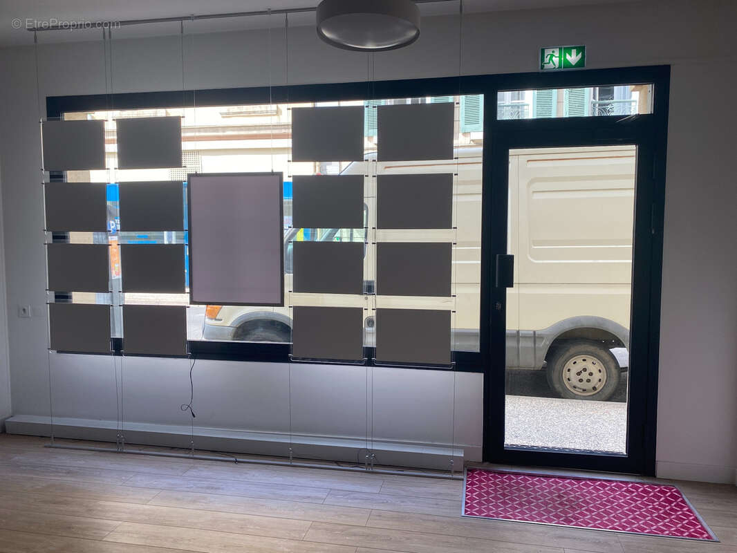 Local avec 2 parkings, et 2 caves, Rue des Alpes, 26000 VALENCE - photo 2