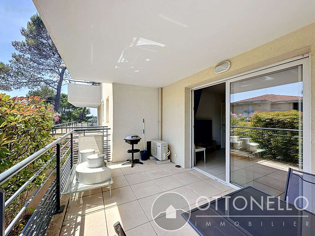 Appartement à ROQUEBRUNE-SUR-ARGENS
