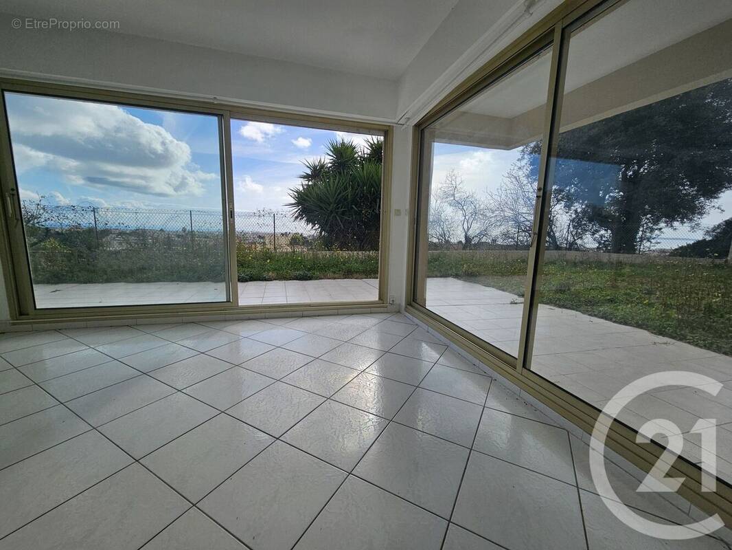 Appartement 80 m² à Saint-Laurent-Du-Var  - photo 3