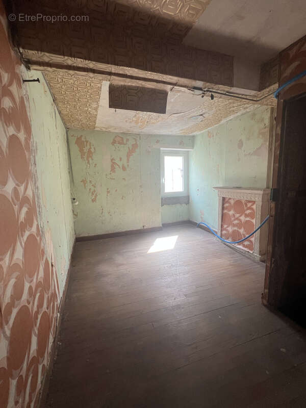 Maison à VILLESISCLE