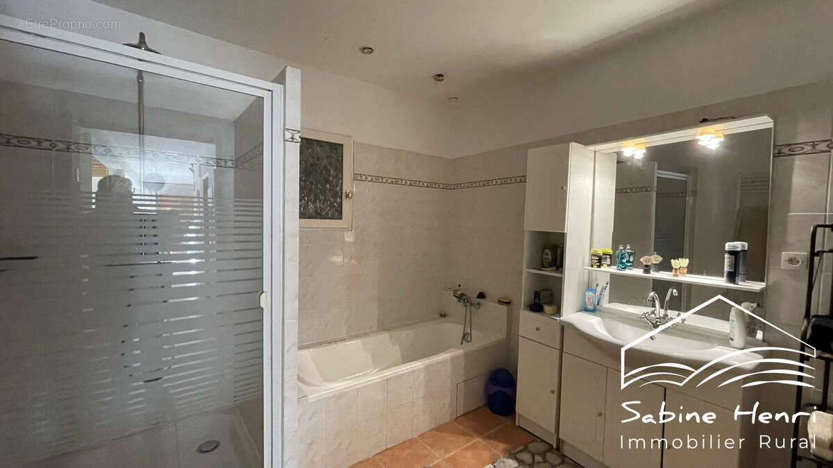 Maison à MIRANDOL-BOURGNOUNAC