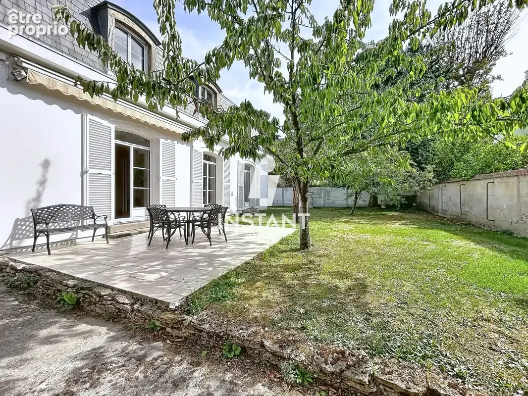 Photo Maison à Creteil au prix de 990 000€