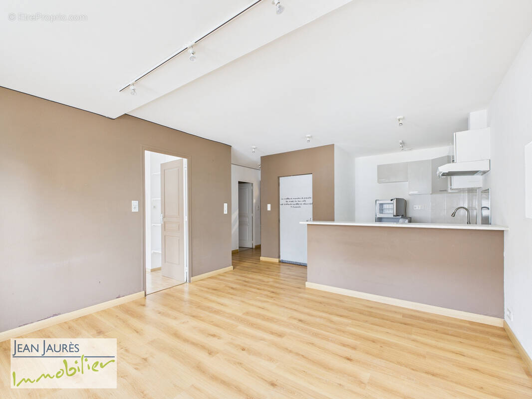 Appartement à SAINTE-SAVINE