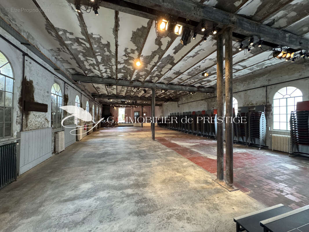 Maison à ENTRAIGUES-SUR-LA-SORGUE