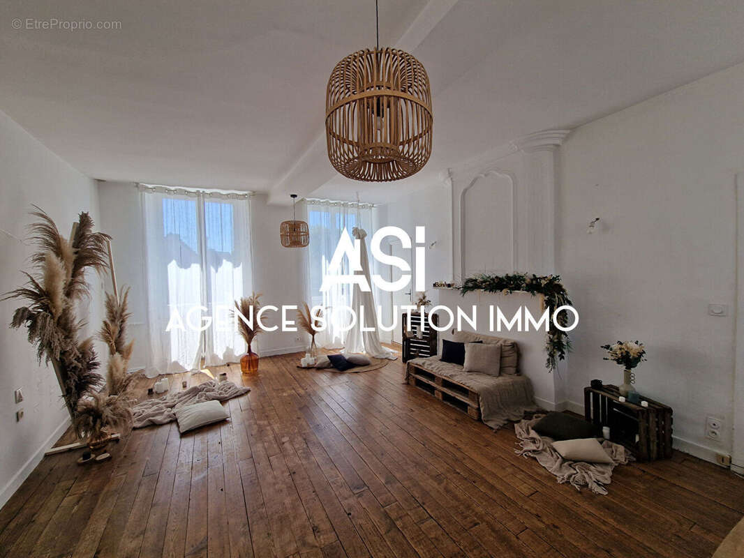 Maison à COSSE-LE-VIVIEN