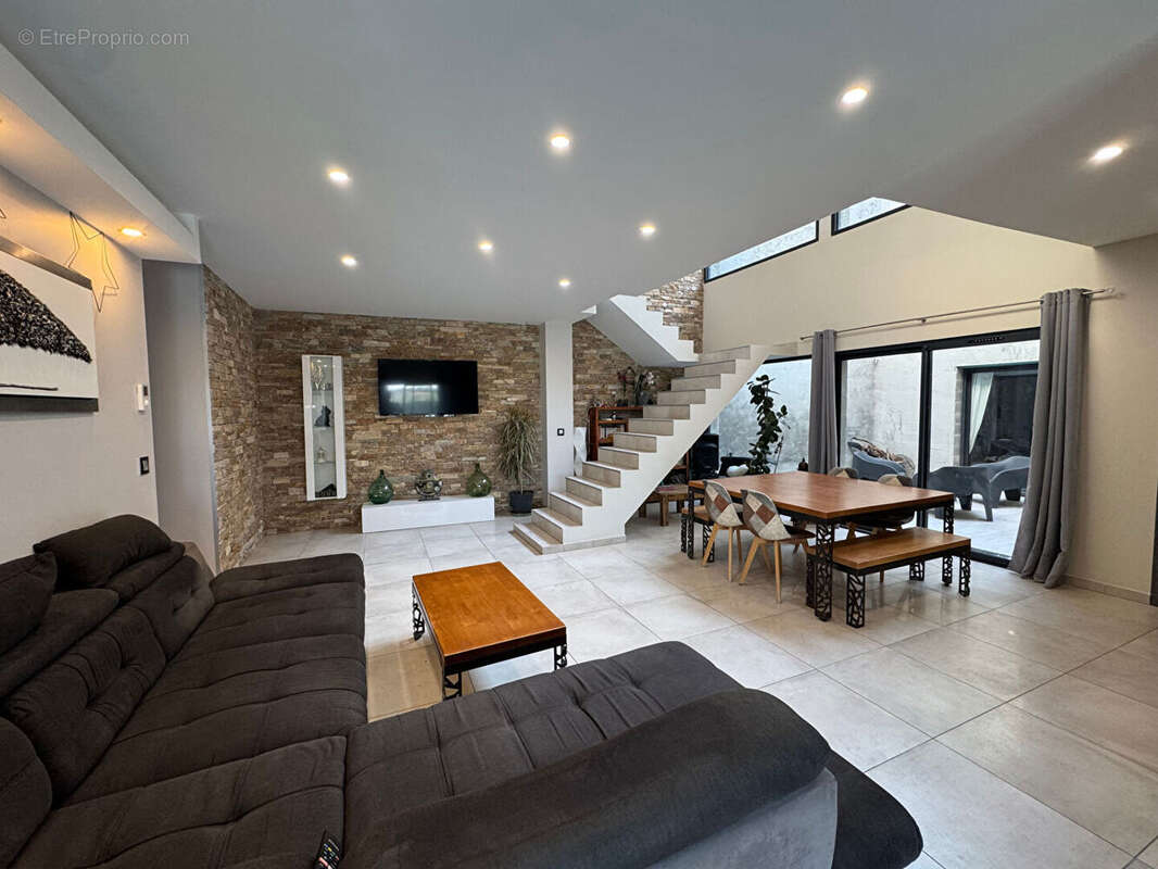 Maison - Montady - 7 pièces - 273 m² - photo 4