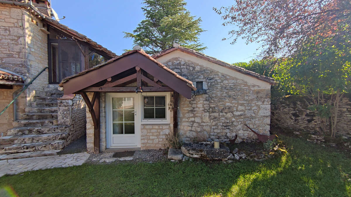 Maison à VILLESEQUE