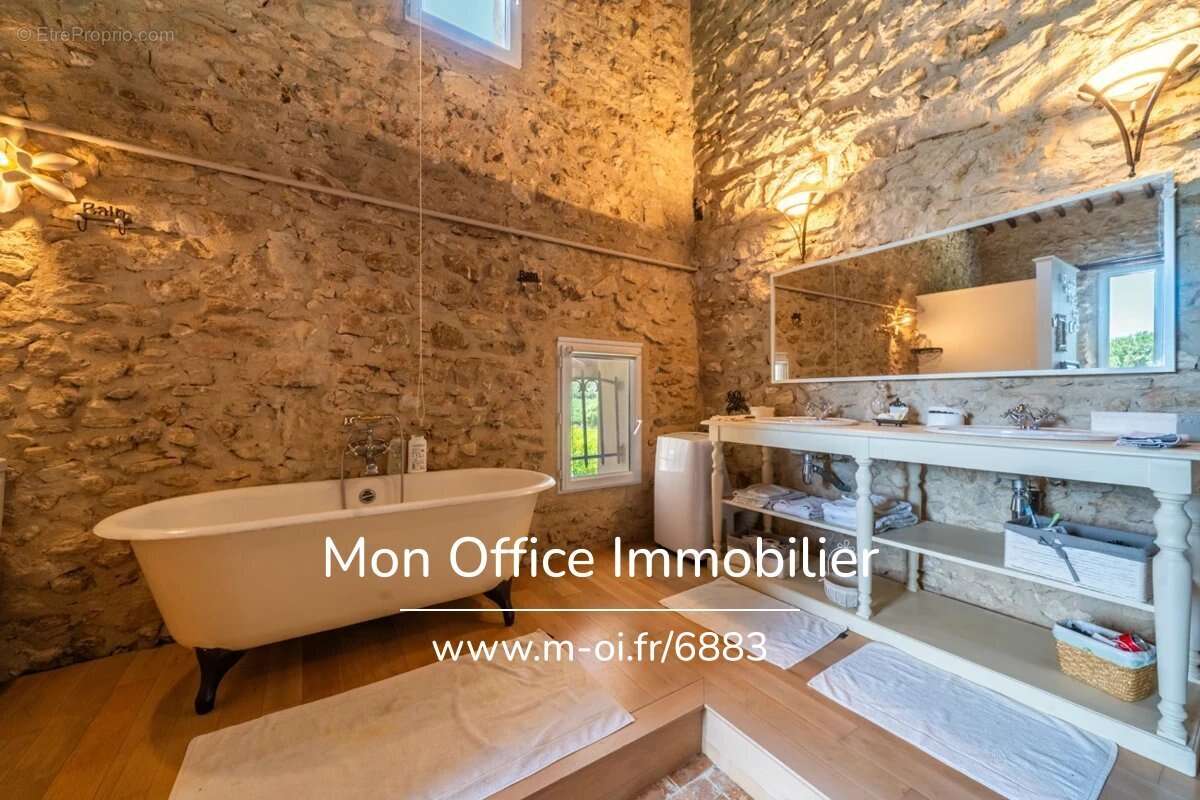 Maison à VERNEGUES