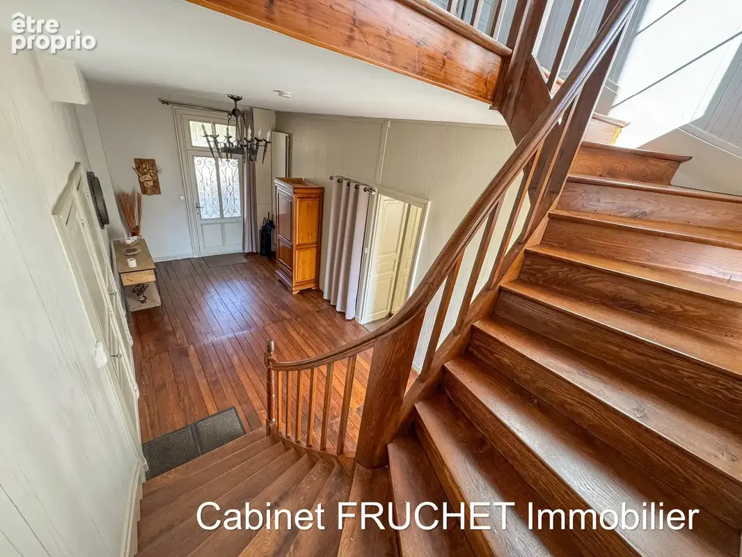 En centre ville de CHANTONNAY - Maison de caractère avec 5 chambres - photo 5