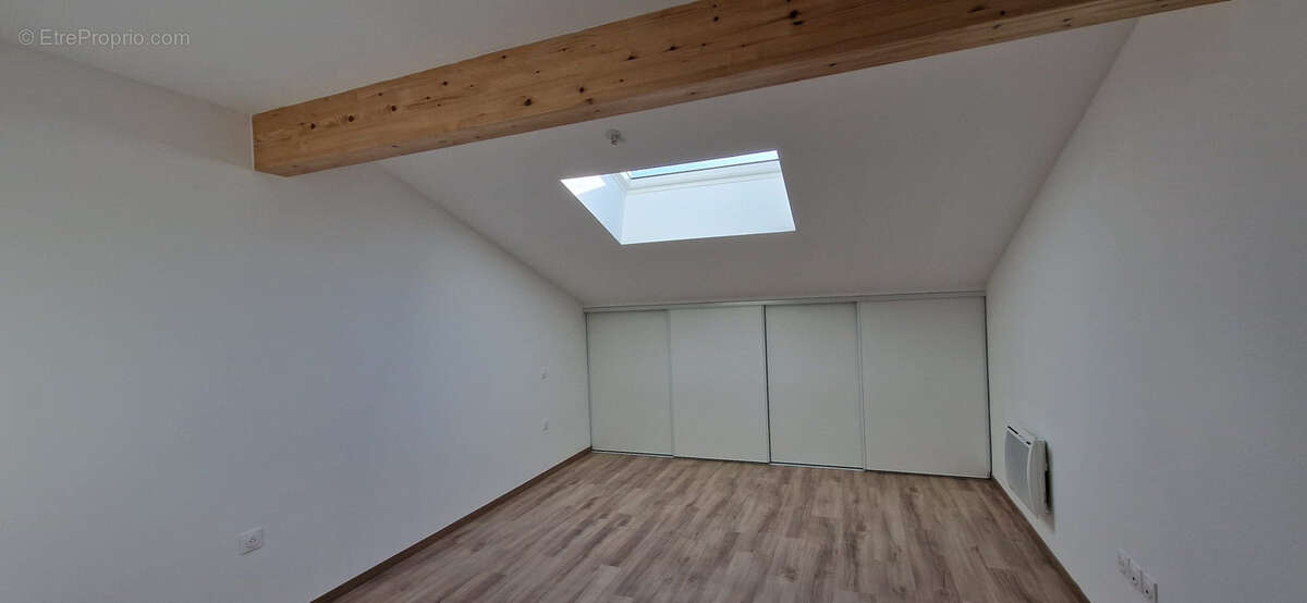 Appartement à PINS-JUSTARET
