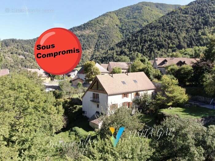 Maison à CORPS