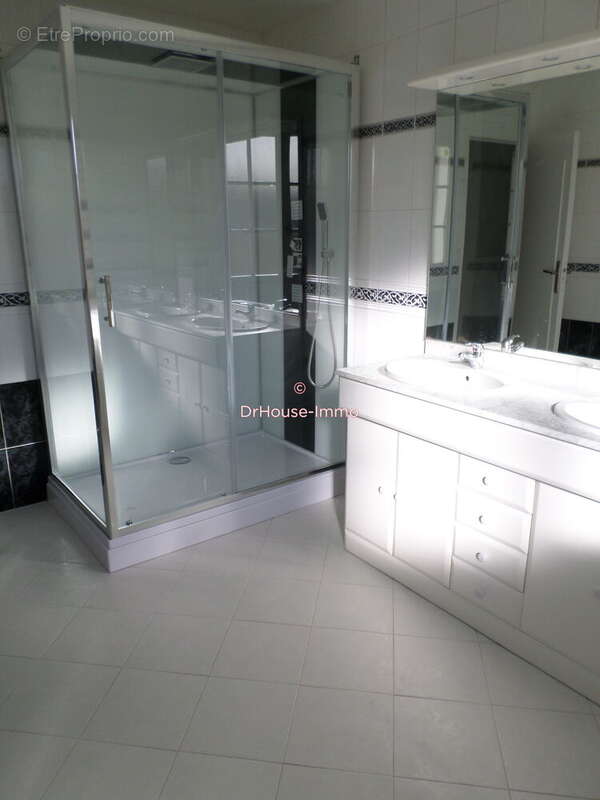 Maison à SAINT-YRIEIX-SUR-CHARENTE