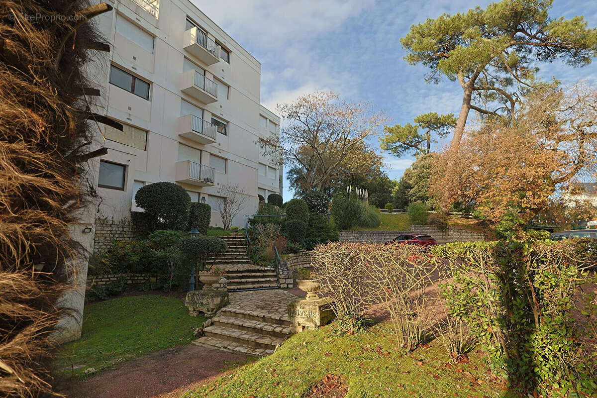 200M DE LA PLAGE DE PONTAILLAC - Appartement lumineux avec balcon - photo 11
