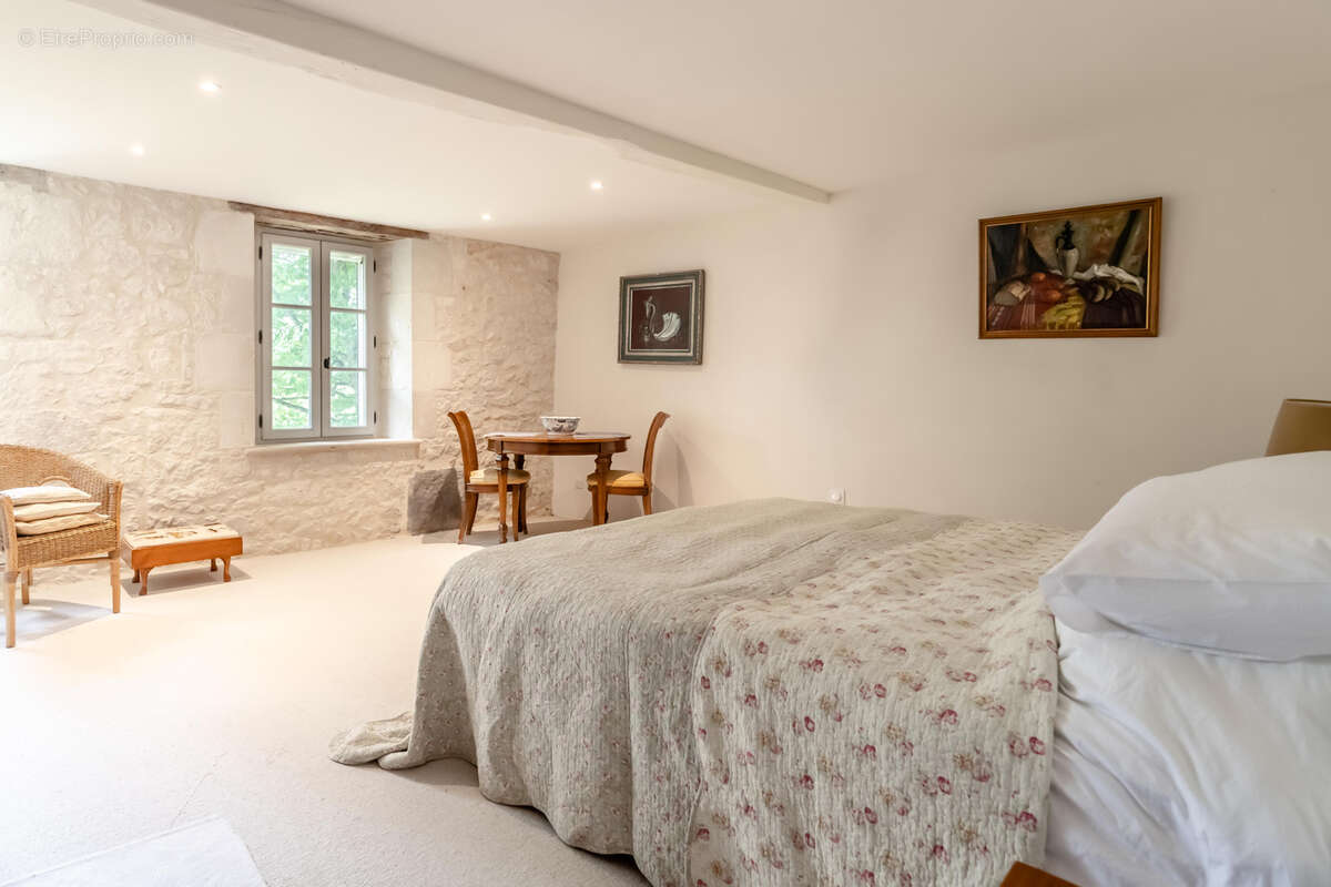 Maison à MONTAIGU-DE-QUERCY