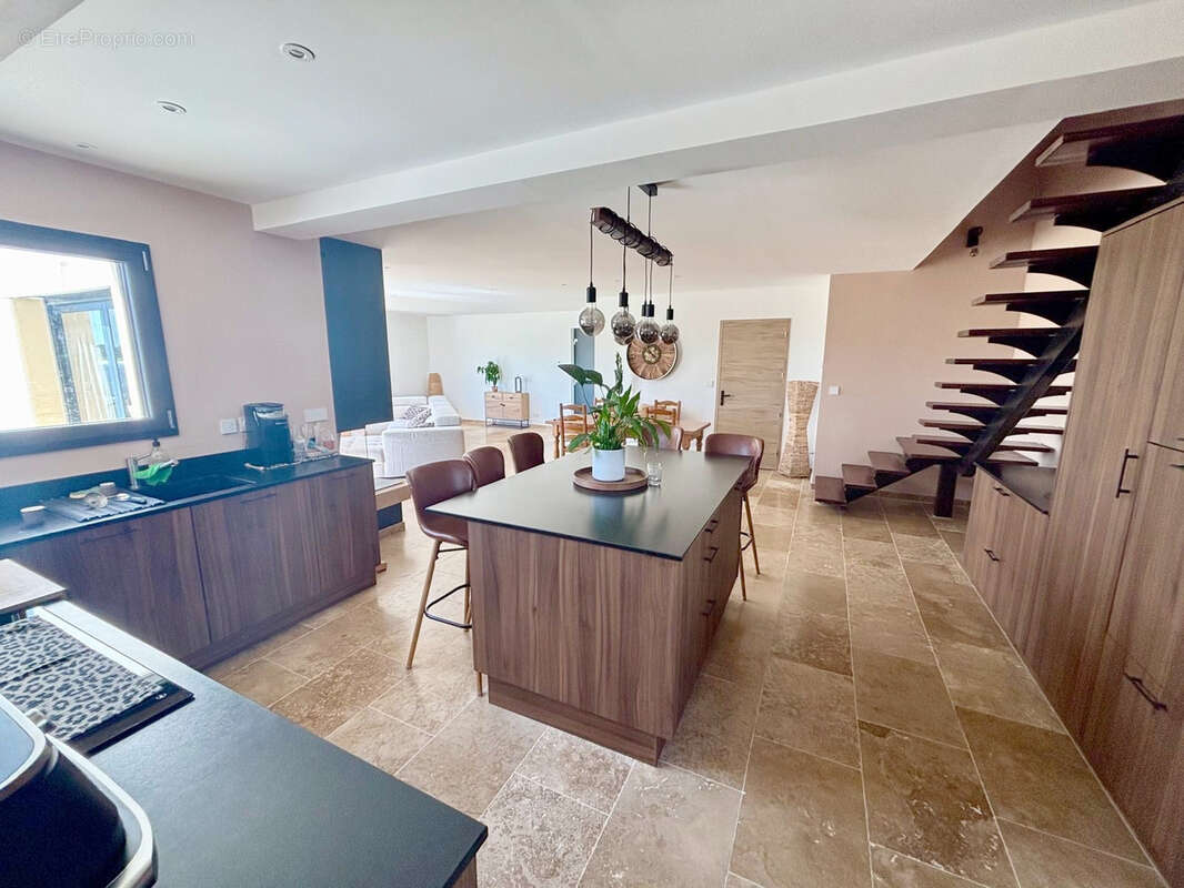 GRIGNAN - Belle Villa neuve sur 2 160 m2, avec VUE. - photo 13