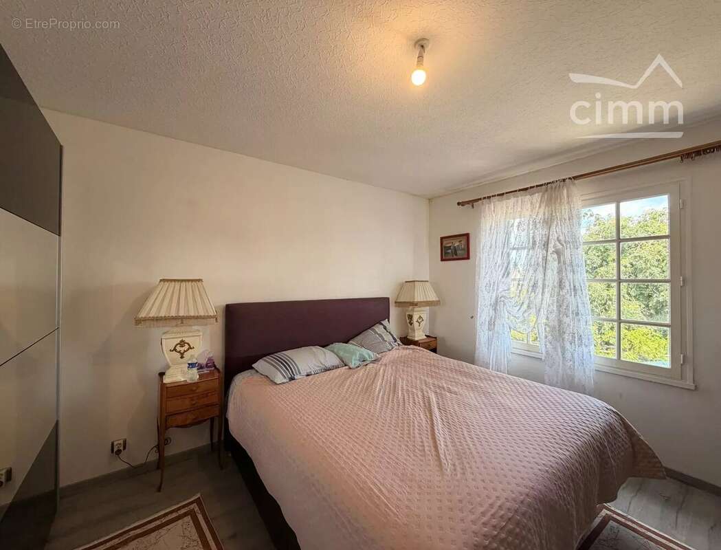 MER – Maison sur sous-sol complet de 130 m² – 4 chambres – Terrain de 970 m² avec vue dégagée sur les champs - photo 6