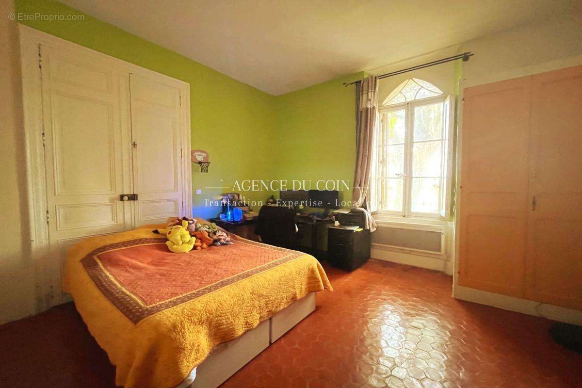 83490 LE MUY – RARE !! Appartement 3ch dans maison de maître - photo 9
