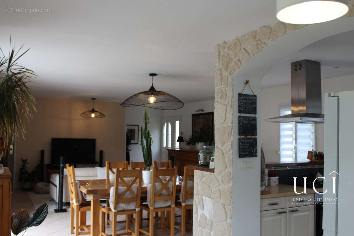 Maison 119 m² à La Chapelle-Heulin  - photo 8
