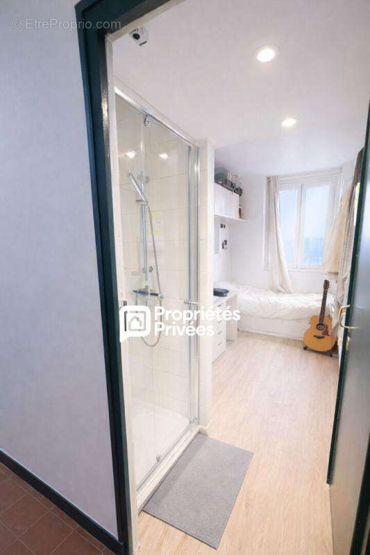 75011 PARIS - Studio/Chambre de bonne équipée dans le Marais / République - Vue dégagée - photo 5