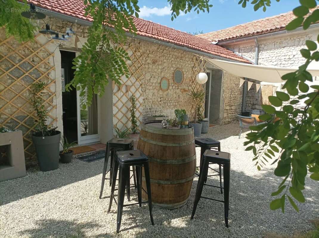 Maison à JURIGNAC