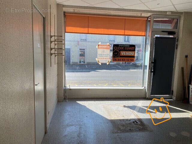 Boutique sur rue - Maison à BOURGES