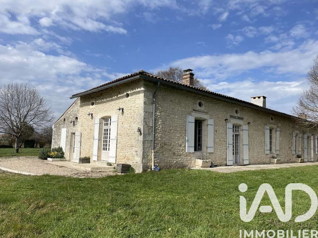 Photo 2 - Maison à CHEPNIERS