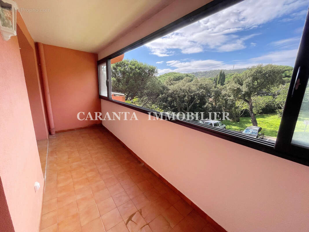 Vente appartement T2 Sainte-Maxime avec loggia fermée, cave et possibilté garage en sus - photo 3
