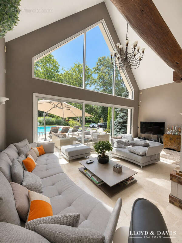 Maison 255 m² à Lamorlaye  - photo 2